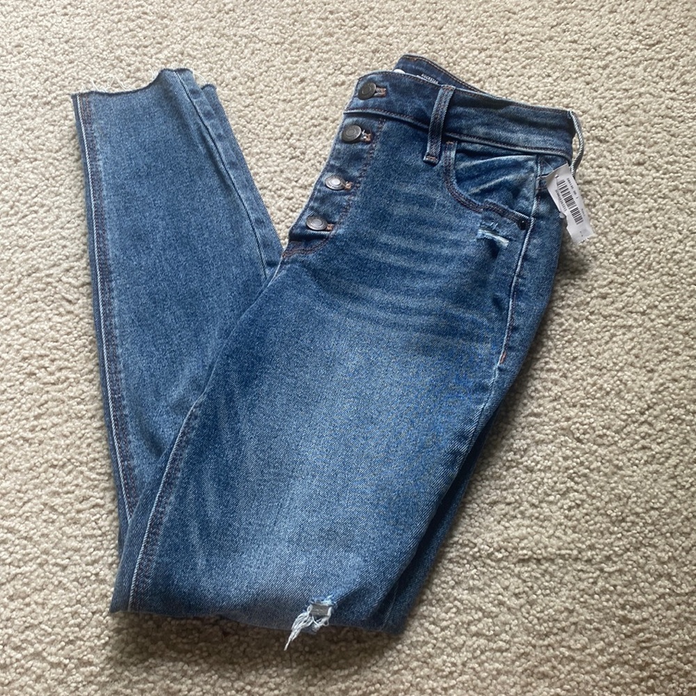 NWT!! Old Navy Rockstar Super Skinny High Rise Denim Jeans — Size 2!!